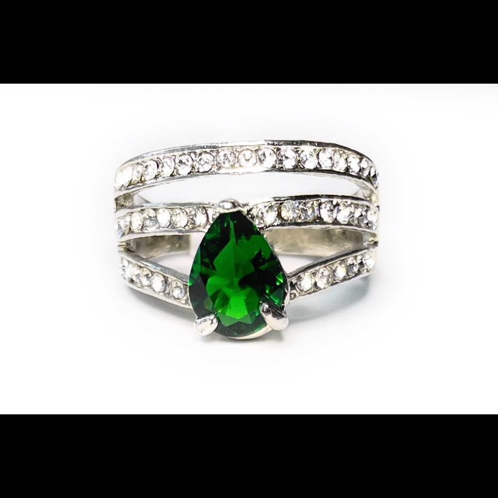 NEW Fashion Jewelry Ring- Size 18